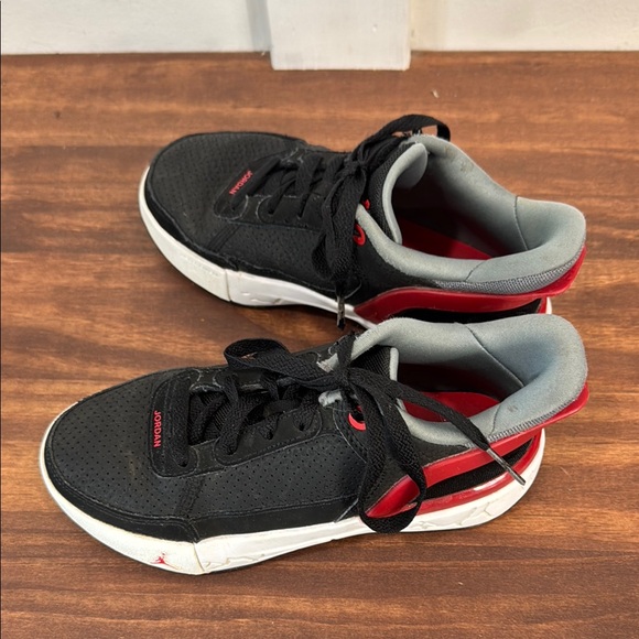 JORDAN AIR JORDAN Black and Red Sneakers Nike Little Boys Size 1 - Picture 4 of 10